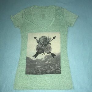 EMPYRE V- neck short sleeve heathered mint t-shirt roses arrows print size XS